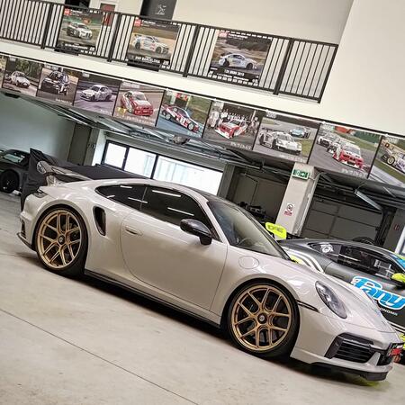 Porsche 911 Turbo S (992) je skvělé GT a my se s našimi úpravami...