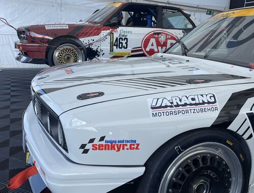 První setkání s auty v teamovém stanu - M3 E30 2,3l Gr.A s Šenkyř Motorport livery | ADAC 24h Nürburgring 2025 - 3h Classic 18.-22.05.2025 (Reportáž)