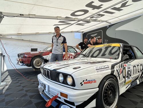 Teamový stan s autem M3 E30 2,3l Gr.A - Robert Šenkýř | ADAC 24h Nürburgring 2025 - 3h Classic 18.-22.05.2025 (Reportáž)
