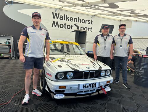 Richard Gonda (SK), Pavel Bouška (CZ) a Tomáš Erdélyi (SK) s jejich BMW M3 E30 2,3l Gr.A s pořadovým číslem #464 | ADAC 24h Nürburgring 2025 - 3h Classic 18.-22.05.2025 (Reportáž)