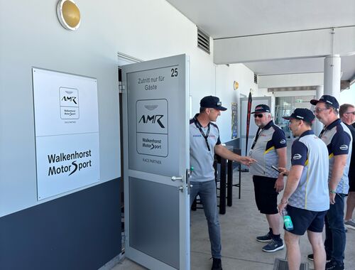Jdeme se podívat do vyhrazených prostor motorsportového týmu Walkenhorst Motorsport na Nürburgringu | ADAC 24h Nürburgring 2025 - 3h Classic 18.-22.05.2025 (Reportáž)