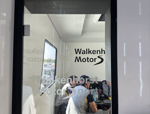 Technicko-taktická porada před kvalifikací za zavřenými dveřmi | ADAC 24h Nürburgring 2025 - 3h Classic 18.-22.05.2025 (Reportáž)