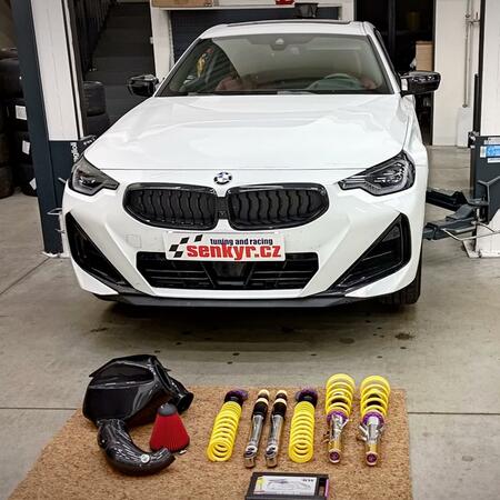 Toto BMW M 240i jsme po instalaci výfuku Akrapovič doplnili o...