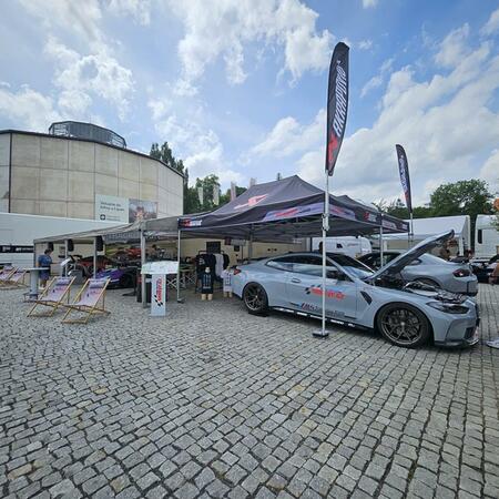 Zatimco jedna část týmu závodí na 24h Classic Nurburgring, ta...