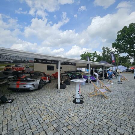 Zatimco jedna část týmu závodí na 24h Classic Nurburgring, ta...